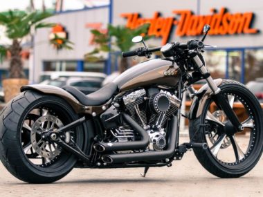 Harley-Davidson Breakout "Triple Eight" by Thunderbike