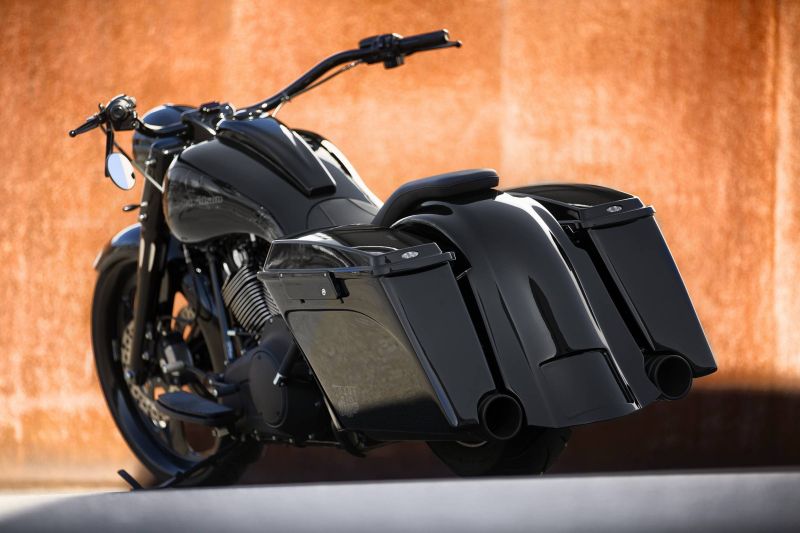 Harley Davidson Touring Bagger “Black Wave” by Bündnerbike