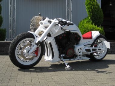 Harley-Davidson V Rod custom "ADAMS CARRERA" by No Limit Custom