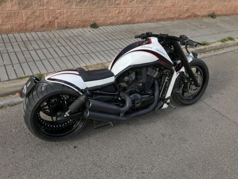 Harley-Davidson Night Rod ‘Ciclon Redline’ preparada por FiberBull