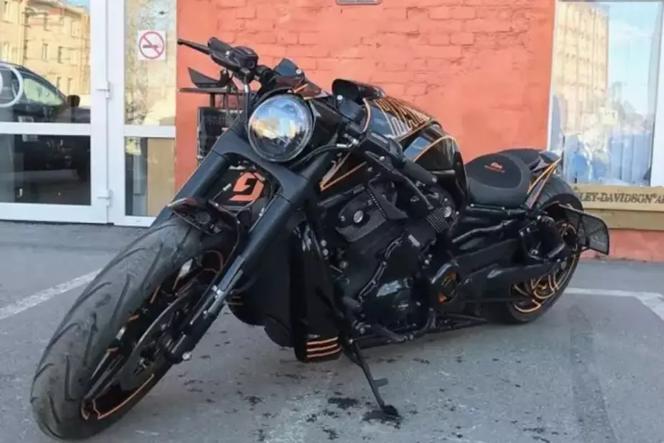 Harley-Davidson V-Rod ‘Orange Line’ by Burmeisters