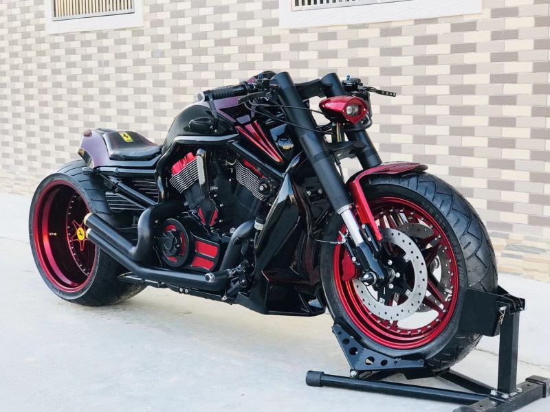 Harley-Davidson V Rod muscle ‘Ferrari’ by SQ Custom