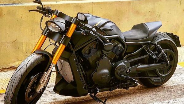 Harley-Davidson V Rod Custom Bike  modificada por Fiber Bull