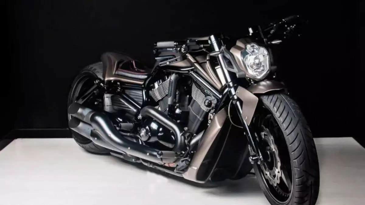 Harley-Davidson Night Rod custom ‘Lobo’ by Lobomotive