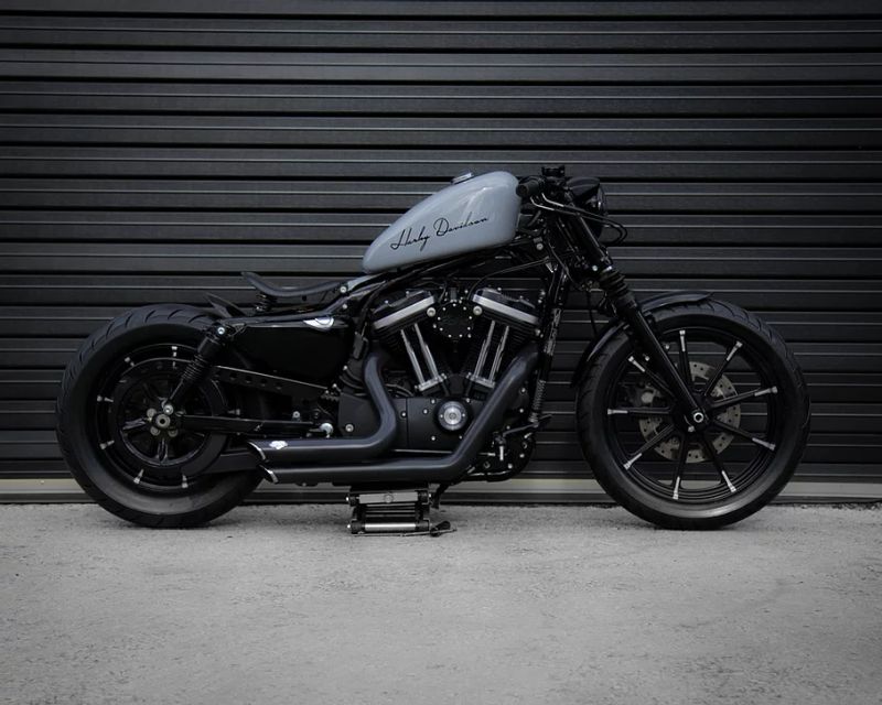 Harley-Davidson-Sportster-883-Vance-and-Hines-by-Limitless