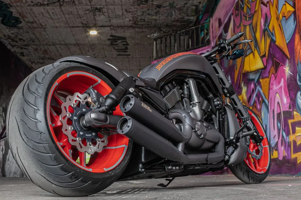 Harley-Davidson V Road "GEO 280Red" by Bad Boy Customs
