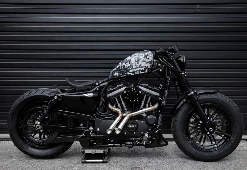 Sportster-bobber-Forty-Eight-Submariner-by-Limitless-Customs