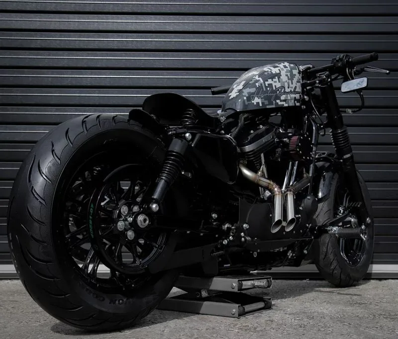 Sportster-bobber-Forty-Eight-Submariner-by-Limitless-Customs