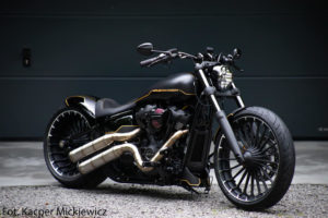 Harley-Davidson-Breakout-customized-by-BT-Choppers