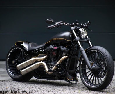 Harley-Davidson-Breakout-customized-by-BT-Choppers