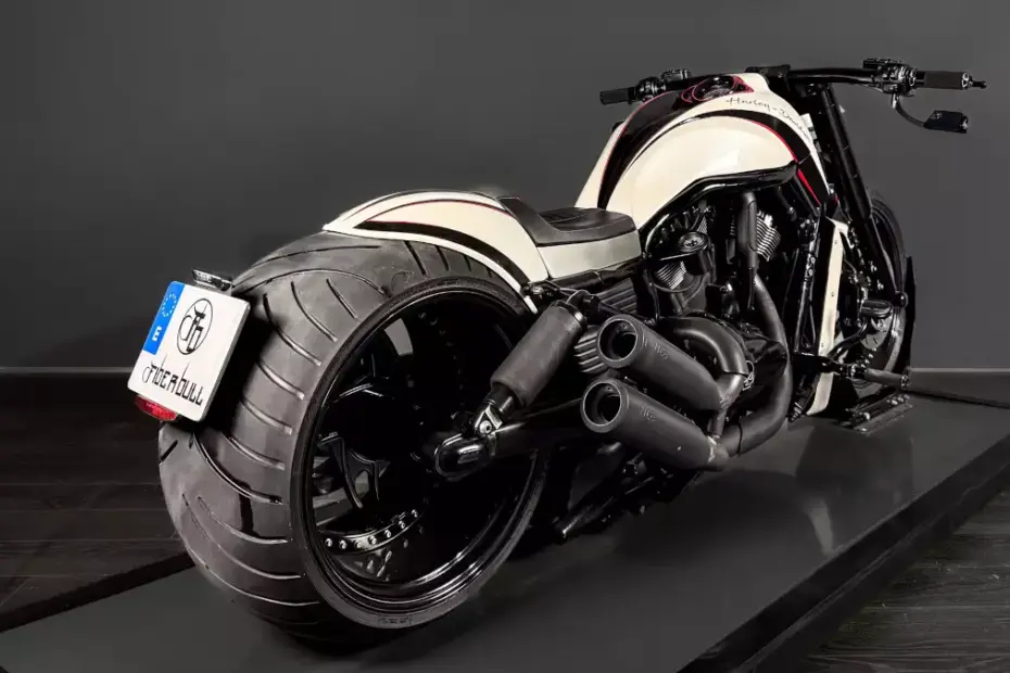 Harley-Davidson Night Rod 'Ciclon Redline' preparada por FiberBull