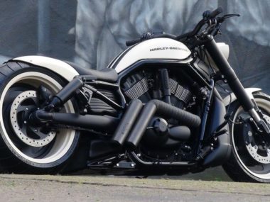 Harley-Davidson-V-Rod-Airride-White-Pearl-280-by-Bad-Boy-Customs-03