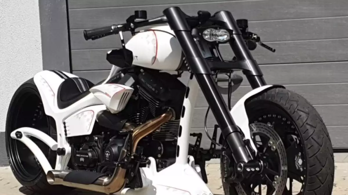 BSC Racing Edition ‘White Spirit’ built by Black-Steel Choppers