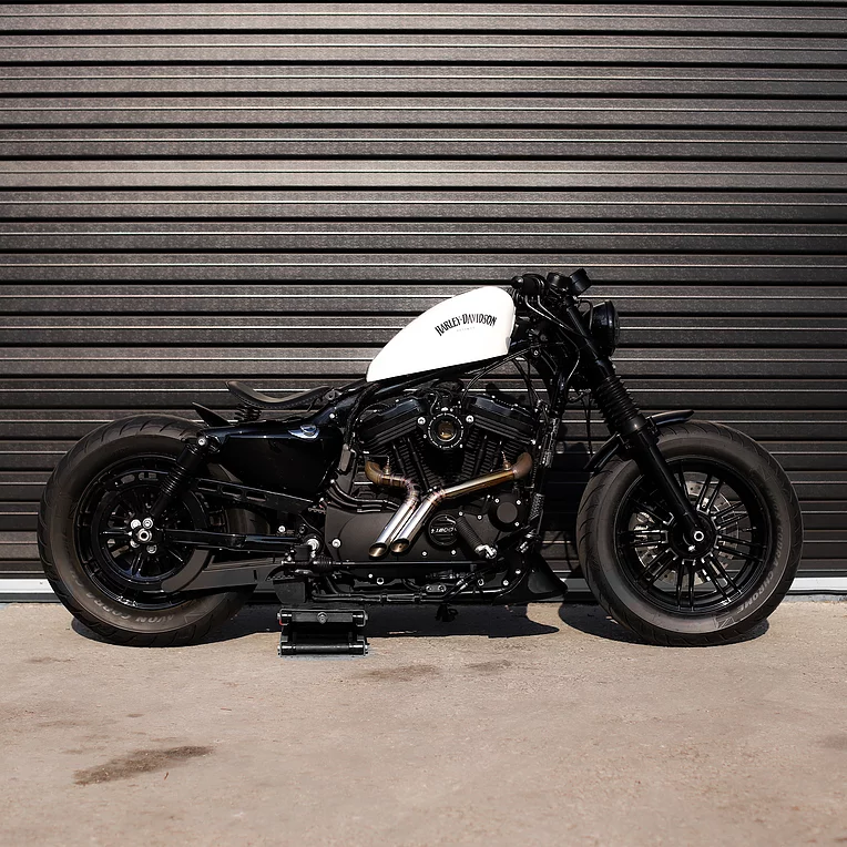 Harley-Davidson-48-Bobber-by-Limitless-Customs