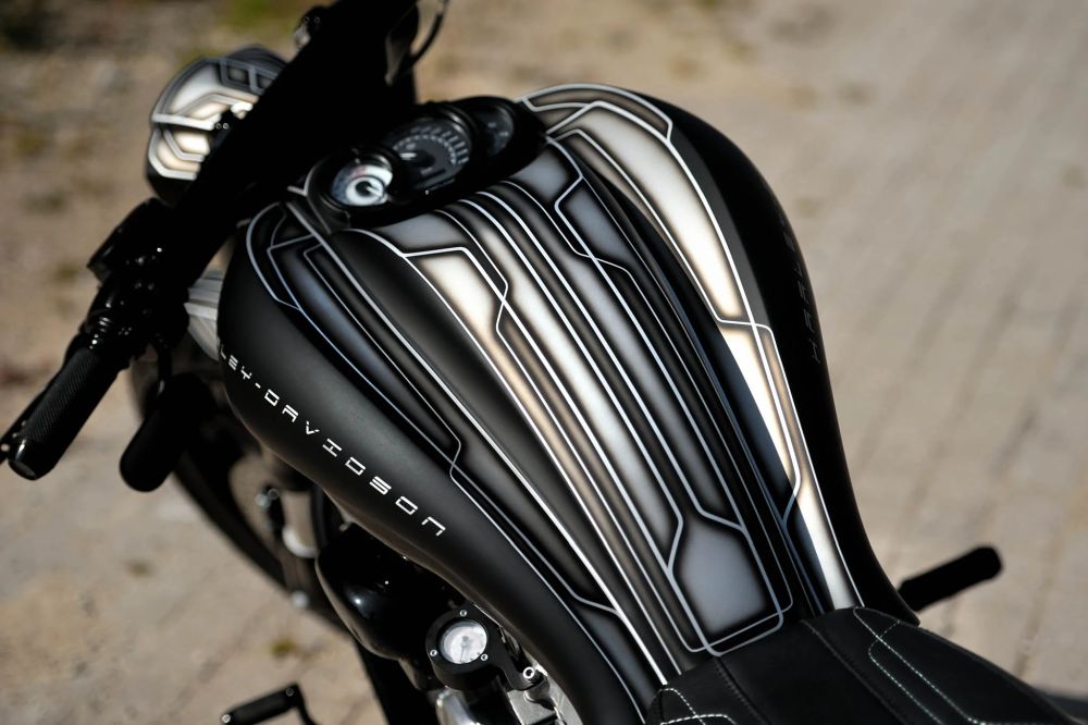 Harley VRSCF V-Rod Muscle 'Silver Line' by Tommy & Sons