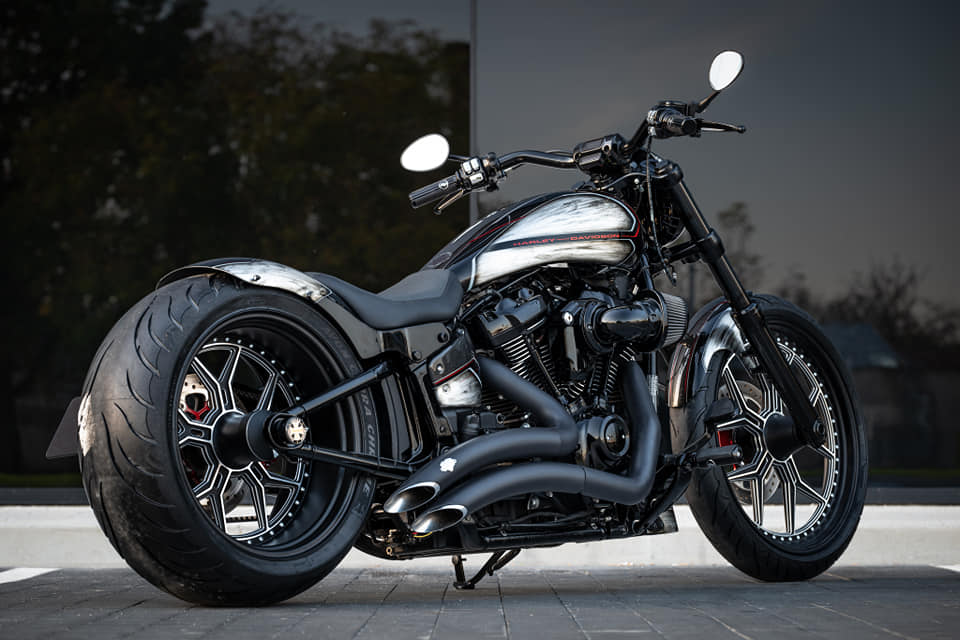 HD Breakout Cobra customized by BT Choppers