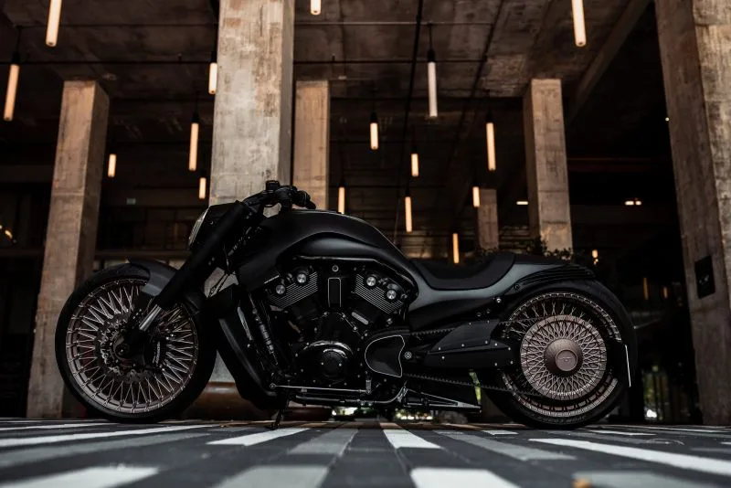 Harley-Davidson-V-Rod-Giotto-9-build-by-BOX39