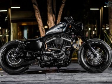 Harley Sporty 883 Bobber 'Gala' by Lucky Custom