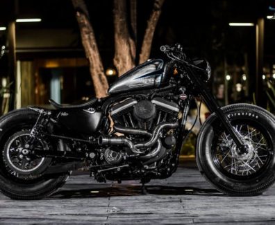 Harley-Sporty-883-Bobber-‘Gala-by-Lucky-Custom-02