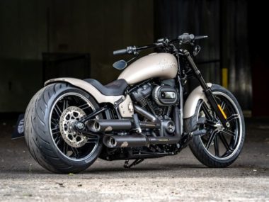 Harley Softail Breakout 'Sporty cruising' by Thunderbike