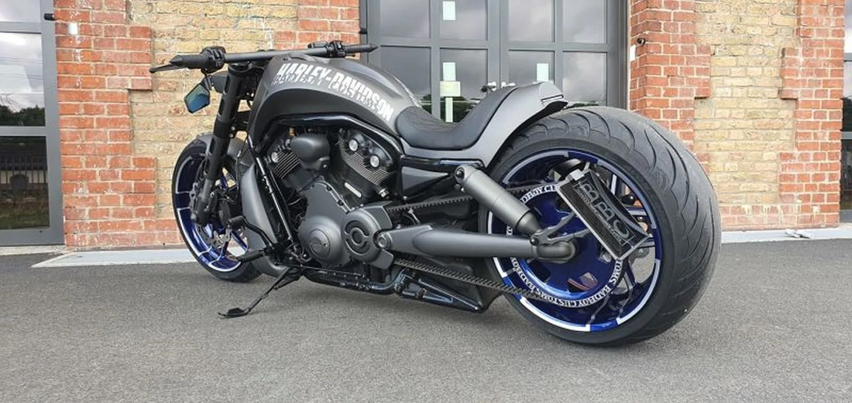Harley-Davidson-V-Rod-GEO300-by-Bad-Boy-Customs