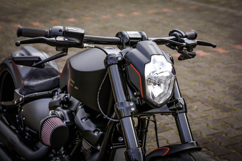 Harley-Davidson Breakout 'Razorback' by Thunderbike
