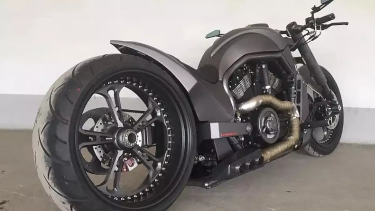 Harley-Davidson V-Rod ‘2121’ by Burmeisters