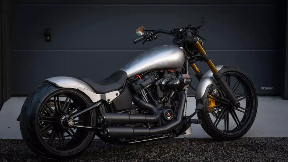 Harley-Davidson Softail M8 customized by BT Choppers