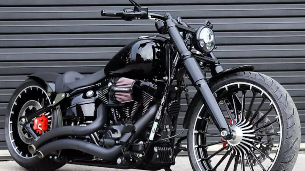 Harley-Davidson Breakout ‘TwoFace’ Limitless Customs