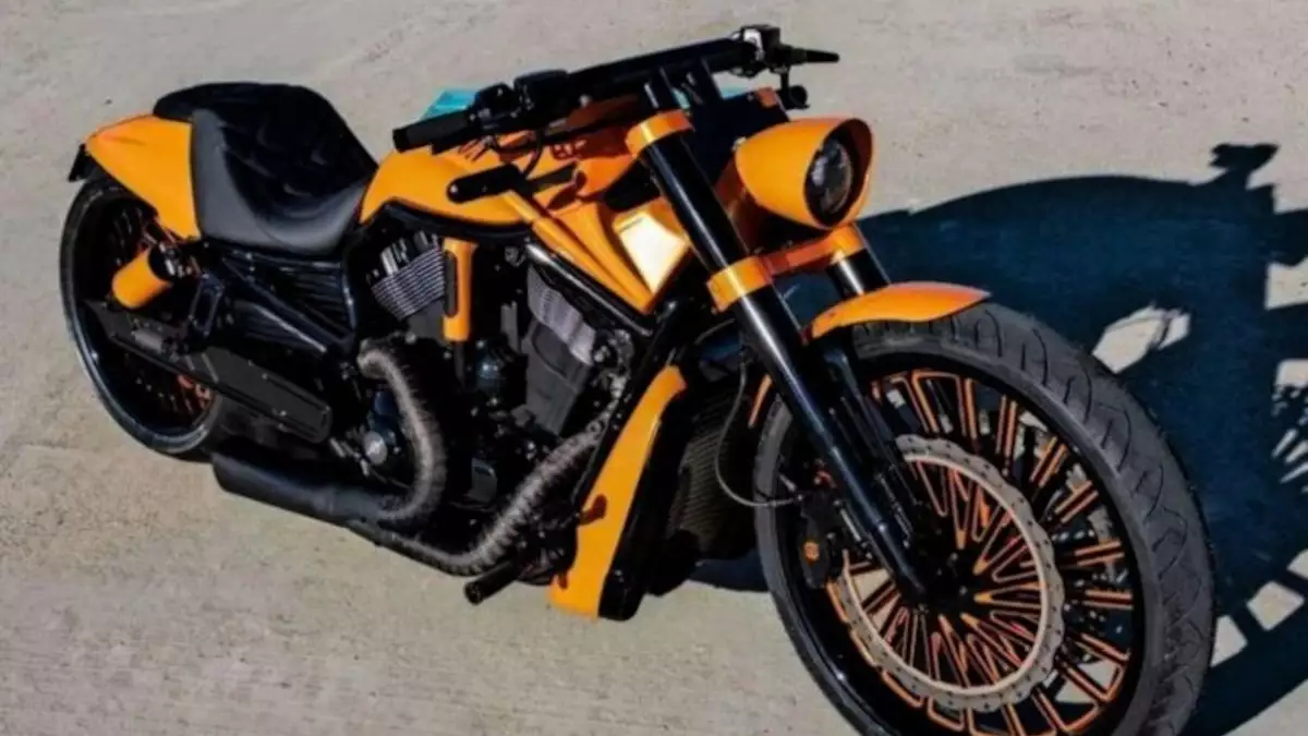 Harley-Davidson V-Rod ‘Juisy’ by Curran Customs