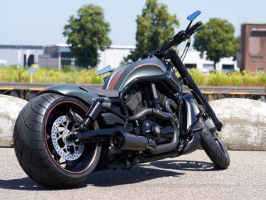 Harley-Davidson-V-Rod-by-Antonio-Arnassy-01