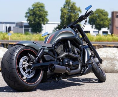 Harley-Davidson-V-Rod-by-Antonio-Arnassy-01