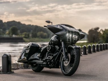 Harley-Davidson FLHX Bagger 'BlacK BlocK' by Tommy & Sons