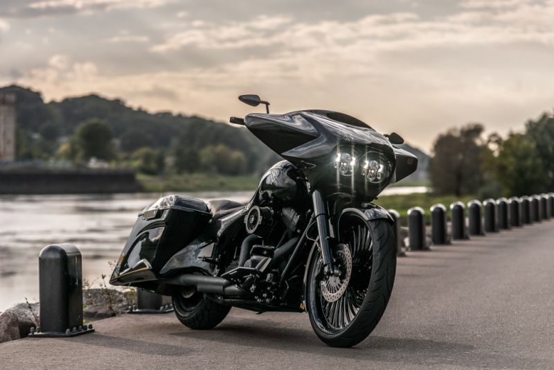 Harley-Davidson FLHX Bagger ‘BlacK BlocK’ by Tommy & Sons