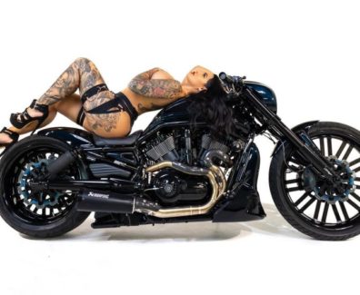 Harley-Davidson-VRod-Akrapovic-Hustle-by-Stringer-Collective-01