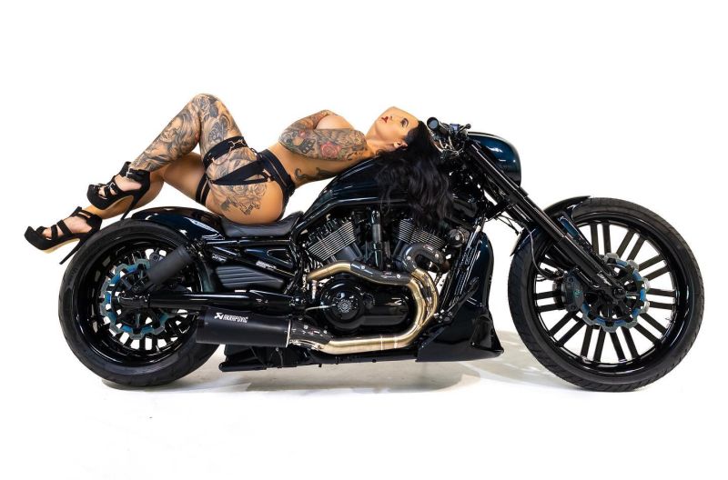 Harley-Davidson-VRod-Akrapovic-Hustle-by-Stringer-Collective