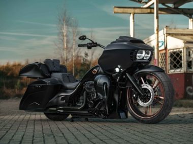 Harley-Davidson Road Glide 'Bomber' by Tommy & Sons