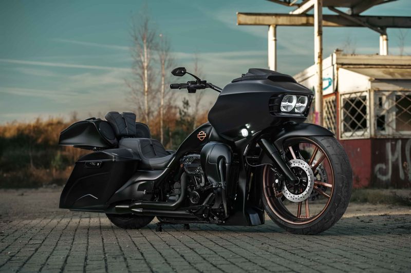 Harley-Davidson Road Glide ‘Bomber’ by Tommy & Sons