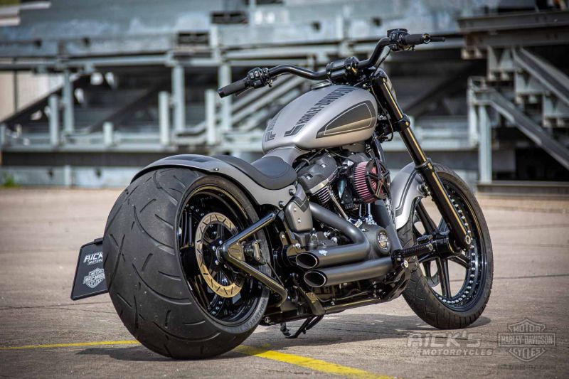 Harley-Davidson Dyna Street Bob 300 by Rick’s Motorcycles