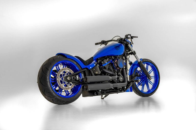 Harley-Davidson Breakout ‘Blue Hero’ by Bündnerbike