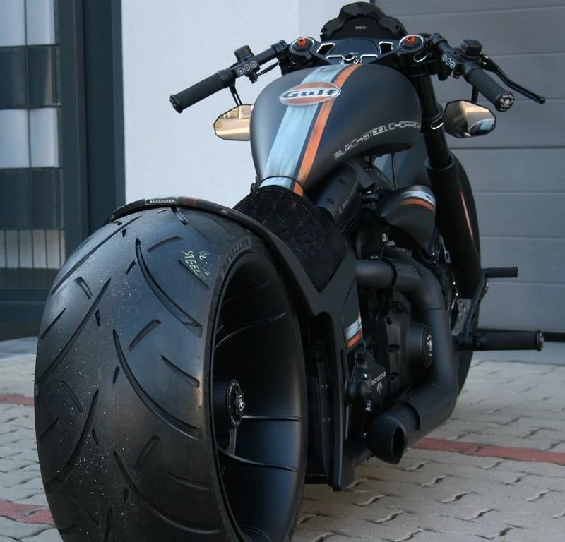 BSC Racing Edition ‘Black Gulf’ built by Black-Steel Choppers