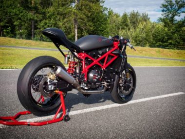 Ducati-999S-Carbon-El-Demonio-Rojo-by-MG-Customs-03