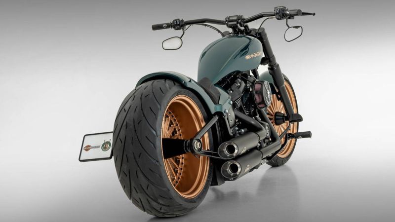 Harley-Davidson Chopper Breakout ‘Green Hornet’ by Bündnerbike