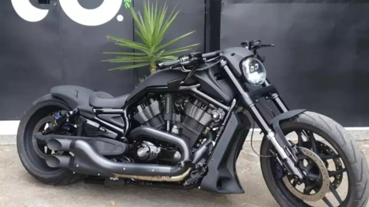 Big Monster V-Rod custom by Dubai Choppers