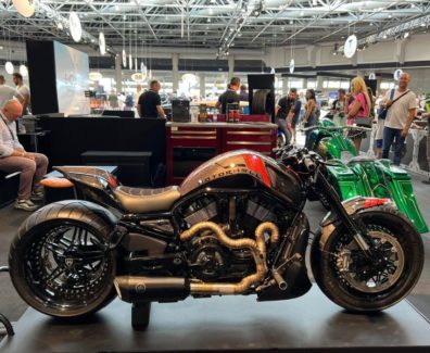Harley-Davidson-V-Rod-Custombike-by-Motorhell-16