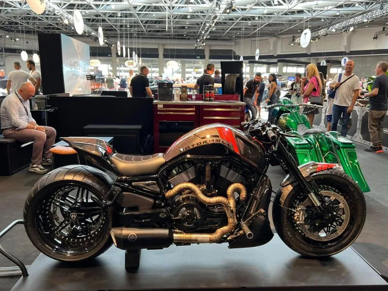 Harley-Davidson-V-Rod-Custombike-by-Motorhell