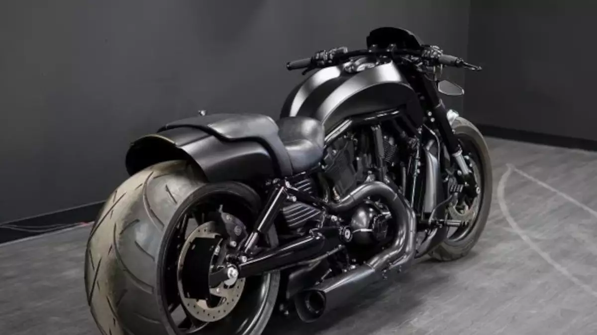 Harley-Davidson V-Rod Muscle 300 ‘Dragon Slayer’ build by DD Designs