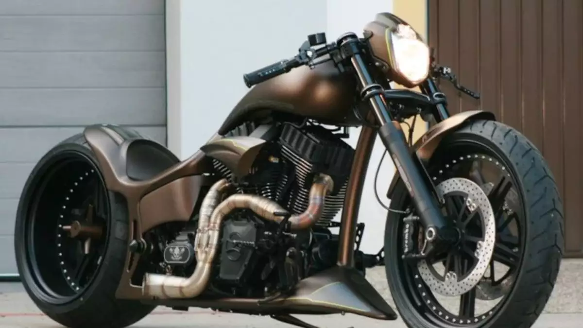 BSC Racing Edition ‘Respect’ built by Black-Steel Choppers