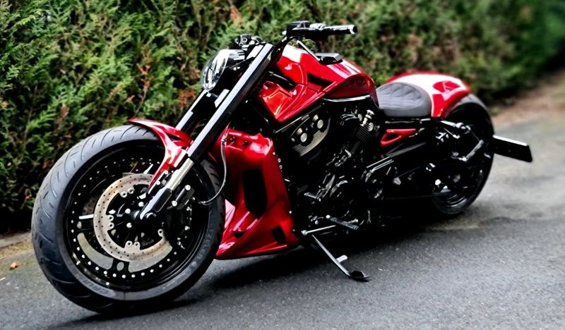 Harley-Davidson Night Rod 300 ‘Bombasse’ by Show Bike Fashion