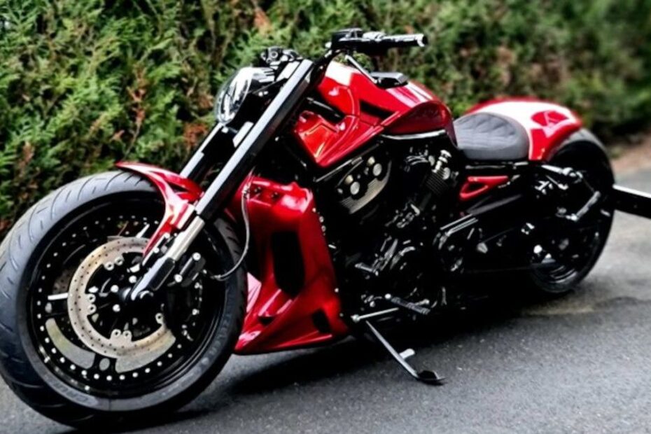 Harley-Davidson Rod 300 ‘Bombasse’ by Show Bike Fashion
